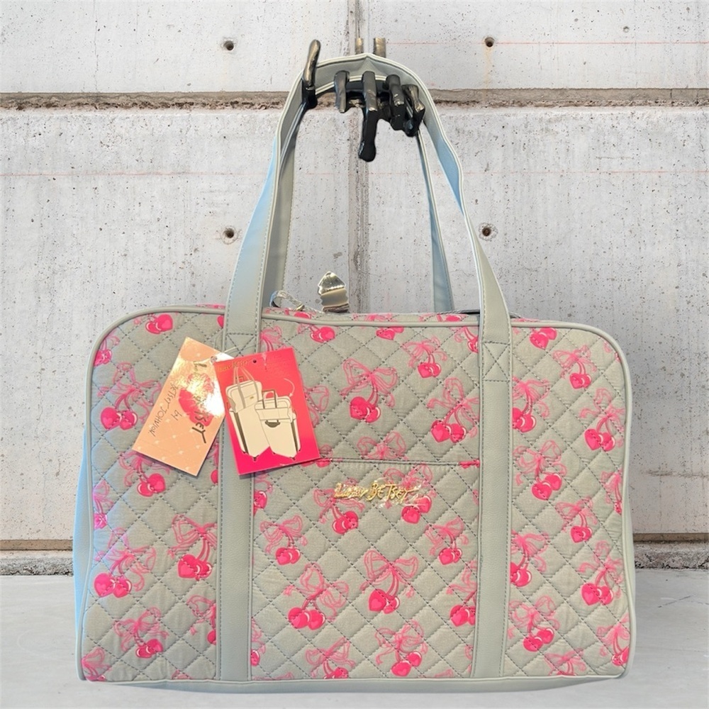 🍒🩶 Betsey Johnson Luv Betsey Quilted Gray & Pink cherry Weekender Bag.🩶🍒NWT